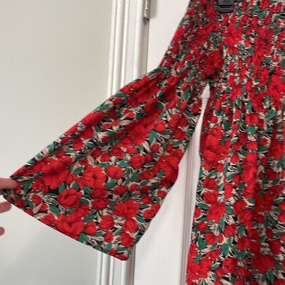 NWOT off the shoulder dress - Picture 4 of 7